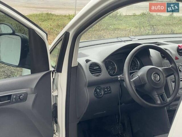 Белый Фольксваген Кадди, объемом двигателя 1.6 л и пробегом 299 тыс. км за 11900 $, фото 5 на Automoto.ua