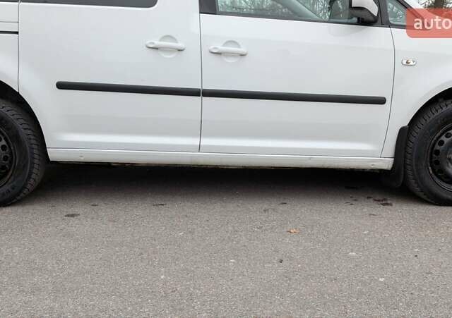Белый Фольксваген Кадди, объемом двигателя 1.6 л и пробегом 350 тыс. км за 11200 $, фото 19 на Automoto.ua