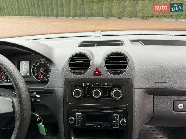 Белый Фольксваген Кадди, объемом двигателя 2 л и пробегом 255 тыс. км за 11500 $, фото 6 на Automoto.ua