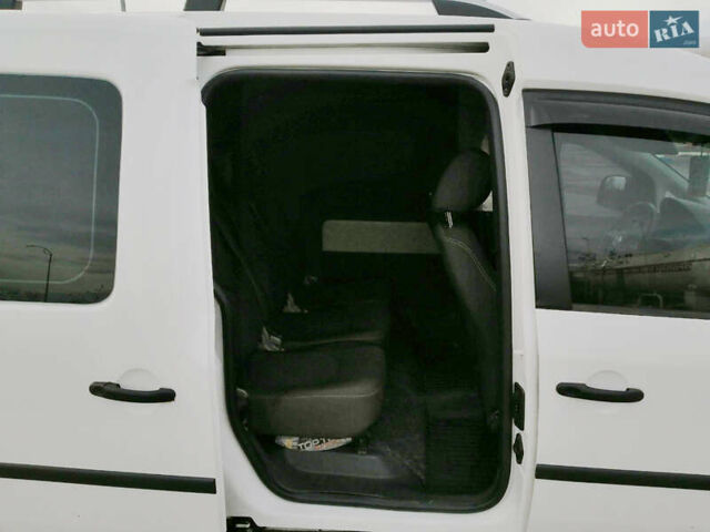 Белый Фольксваген Кадди, объемом двигателя 1.6 л и пробегом 323 тыс. км за 9700 $, фото 6 на Automoto.ua