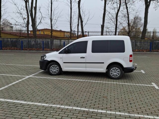 Белый Фольксваген Кадди, объемом двигателя 1.6 л и пробегом 315 тыс. км за 9200 $, фото 3 на Automoto.ua