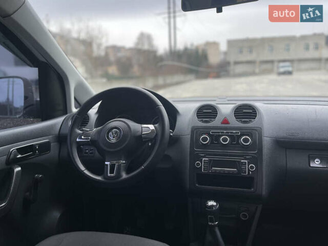 Белый Фольксваген Кадди, объемом двигателя 1.6 л и пробегом 328 тыс. км за 9950 $, фото 46 на Automoto.ua