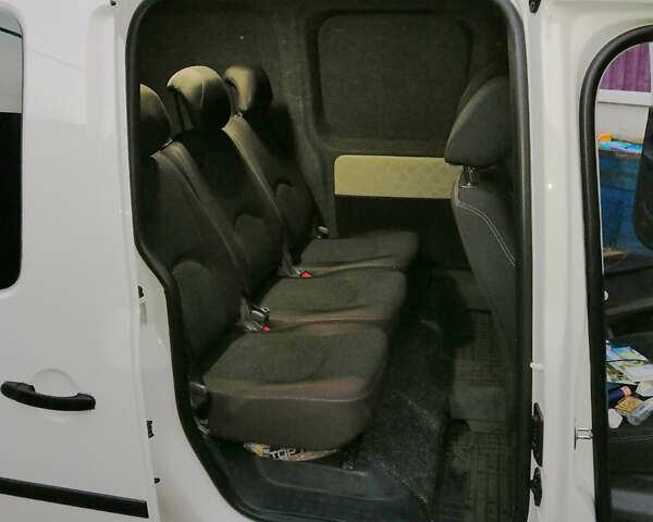 Білий Фольксваген Кадді, об'ємом двигуна 1.6 л та пробігом 323 тис. км за 8300 $, фото 11 на Automoto.ua