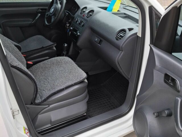 Белый Фольксваген Кадди, объемом двигателя 1.6 л и пробегом 315 тыс. км за 9200 $, фото 14 на Automoto.ua