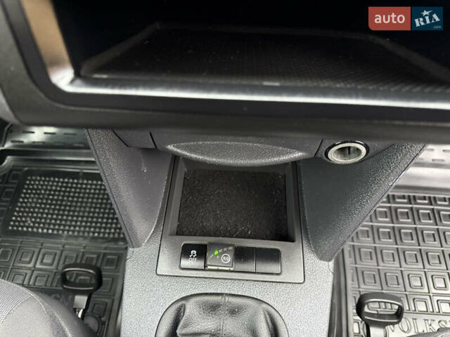 Белый Фольксваген Кадди, объемом двигателя 2 л и пробегом 255 тыс. км за 11500 $, фото 7 на Automoto.ua