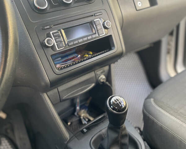 Білий Фольксваген Кадді, об'ємом двигуна 1.6 л та пробігом 195 тис. км за 13850 $, фото 20 на Automoto.ua