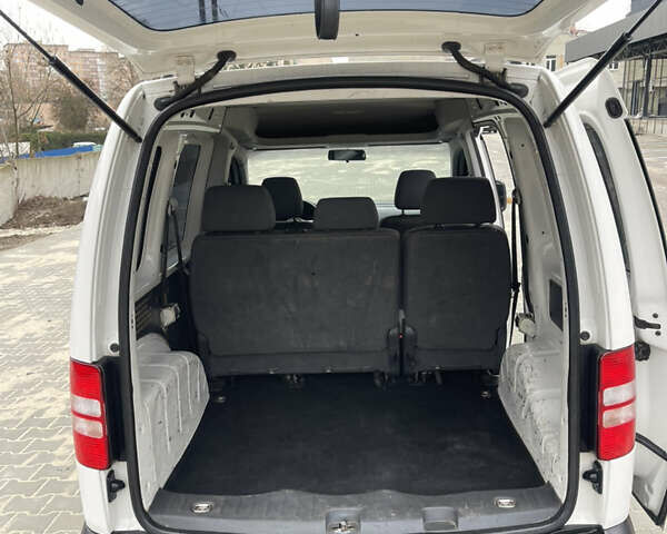 Белый Фольксваген Кадди, объемом двигателя 1.6 л и пробегом 328 тыс. км за 9950 $, фото 37 на Automoto.ua