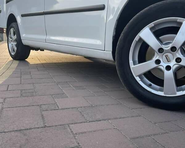 Белый Фольксваген Кадди, объемом двигателя 1.6 л и пробегом 326 тыс. км за 6350 $, фото 14 на Automoto.ua