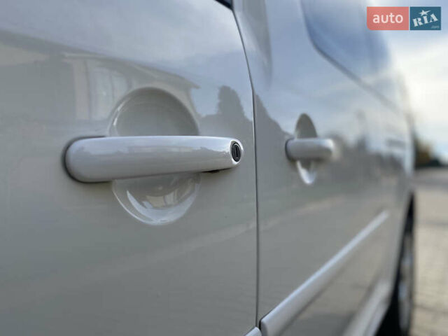 Білий Фольксваген Кадді, об'ємом двигуна 1.6 л та пробігом 195 тис. км за 13850 $, фото 11 на Automoto.ua