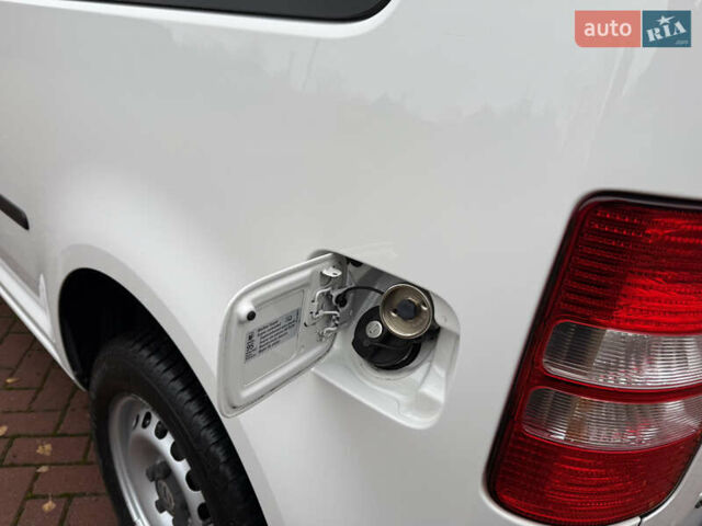 Белый Фольксваген Кадди, объемом двигателя 2 л и пробегом 255 тыс. км за 11500 $, фото 22 на Automoto.ua