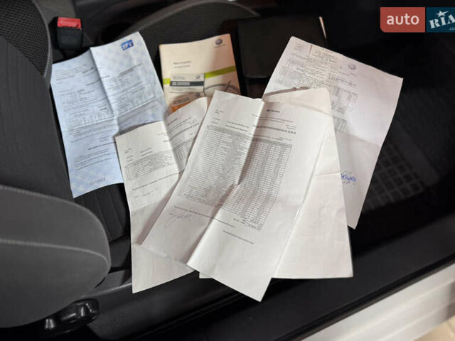 Белый Фольксваген Кадди, объемом двигателя 1.6 л и пробегом 227 тыс. км за 11500 $, фото 36 на Automoto.ua