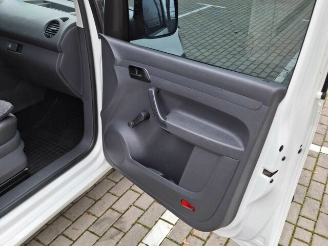 Белый Фольксваген Кадди, объемом двигателя 1.6 л и пробегом 315 тыс. км за 9200 $, фото 15 на Automoto.ua