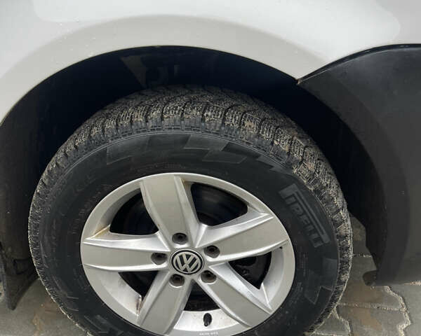 Белый Фольксваген Кадди, объемом двигателя 1.6 л и пробегом 328 тыс. км за 9950 $, фото 28 на Automoto.ua