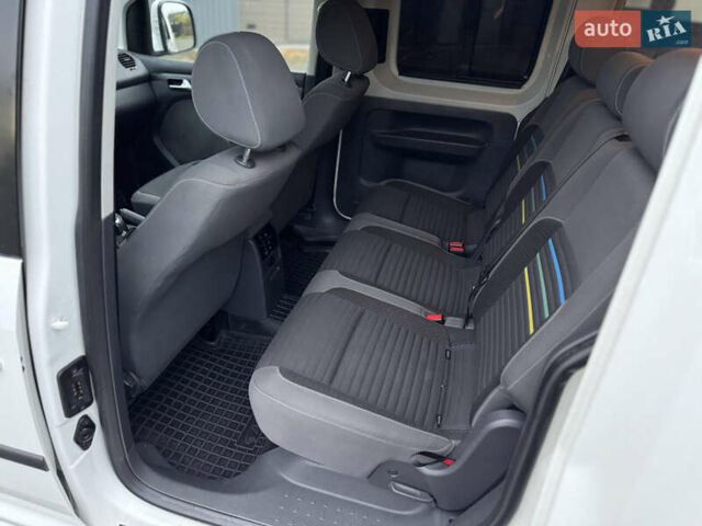 Белый Фольксваген Кадди, объемом двигателя 1.6 л и пробегом 227 тыс. км за 11500 $, фото 16 на Automoto.ua