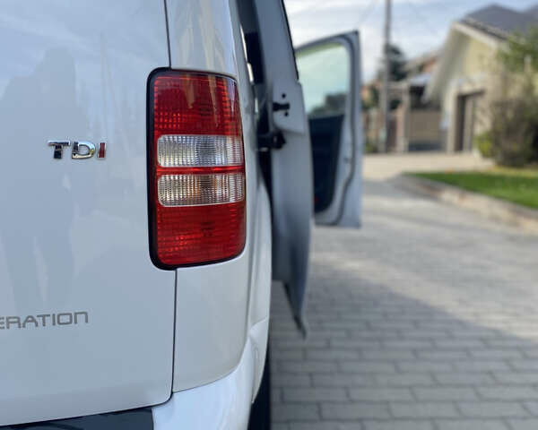 Білий Фольксваген Кадді, об'ємом двигуна 1.6 л та пробігом 195 тис. км за 13850 $, фото 9 на Automoto.ua