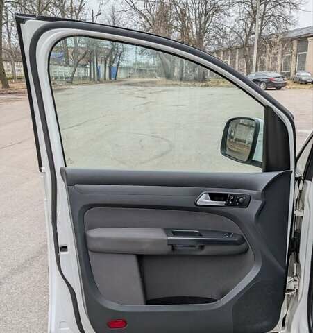 Белый Фольксваген Кадди, объемом двигателя 1.6 л и пробегом 350 тыс. км за 11200 $, фото 33 на Automoto.ua