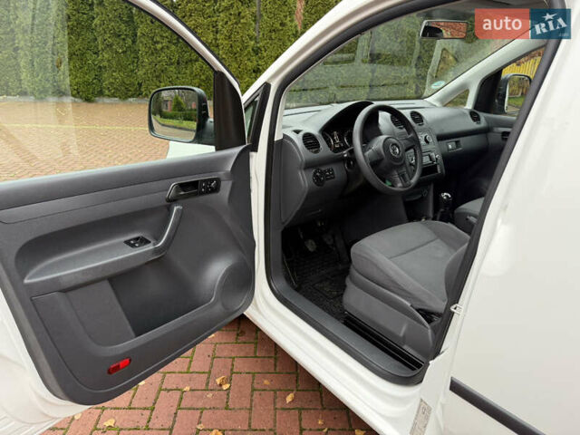 Белый Фольксваген Кадди, объемом двигателя 2 л и пробегом 255 тыс. км за 11500 $, фото 33 на Automoto.ua