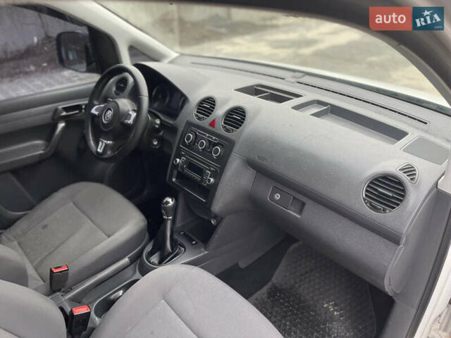 Белый Фольксваген Кадди, объемом двигателя 1.6 л и пробегом 328 тыс. км за 9950 $, фото 42 на Automoto.ua