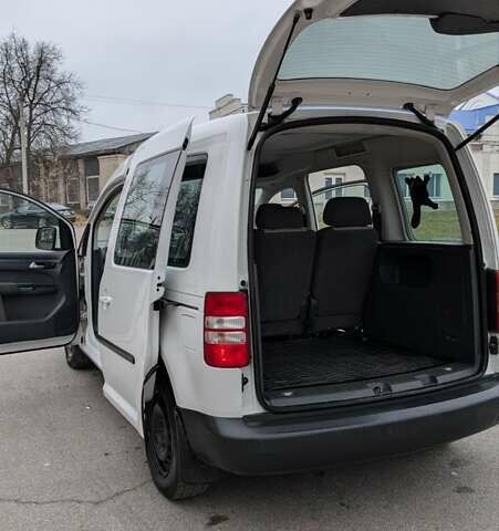 Белый Фольксваген Кадди, объемом двигателя 1.6 л и пробегом 350 тыс. км за 11200 $, фото 8 на Automoto.ua