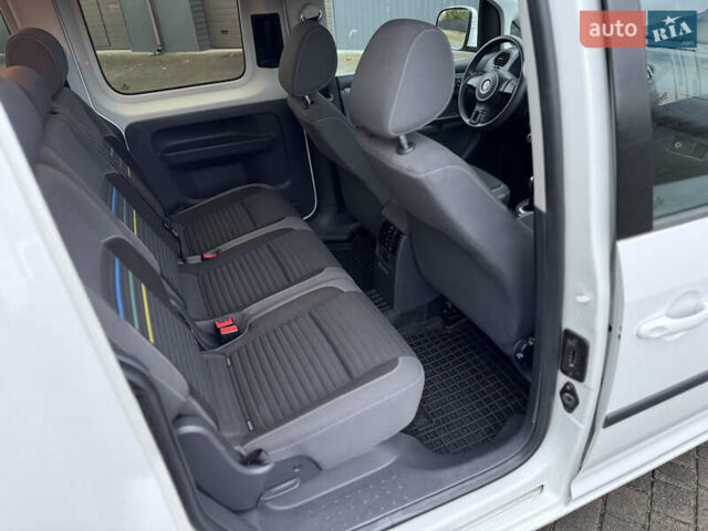 Белый Фольксваген Кадди, объемом двигателя 1.6 л и пробегом 227 тыс. км за 11500 $, фото 26 на Automoto.ua