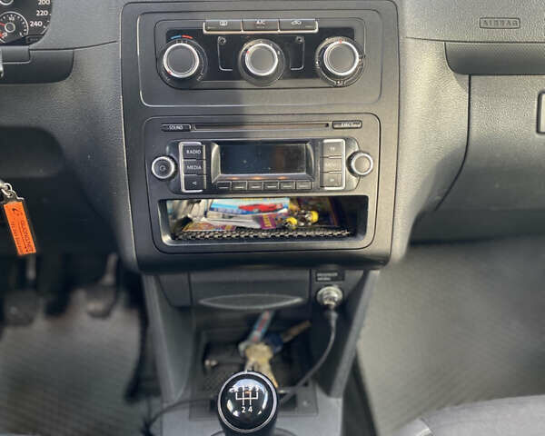 Білий Фольксваген Кадді, об'ємом двигуна 1.6 л та пробігом 195 тис. км за 13850 $, фото 26 на Automoto.ua