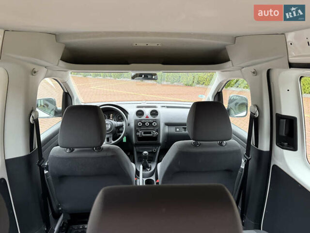 Белый Фольксваген Кадди, объемом двигателя 2 л и пробегом 255 тыс. км за 11500 $, фото 50 на Automoto.ua