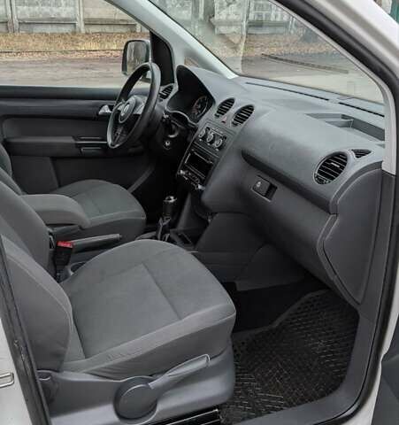 Белый Фольксваген Кадди, объемом двигателя 1.6 л и пробегом 350 тыс. км за 11200 $, фото 34 на Automoto.ua