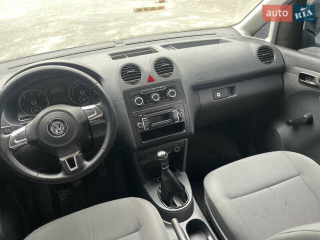 Белый Фольксваген Кадди, объемом двигателя 1.6 л и пробегом 328 тыс. км за 9950 $, фото 45 на Automoto.ua