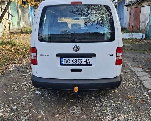 Белый Фольксваген Кадди, объемом двигателя 1.6 л и пробегом 228 тыс. км за 11950 $, фото 4 на Automoto.ua