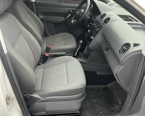 Белый Фольксваген Кадди, объемом двигателя 1.6 л и пробегом 328 тыс. км за 9950 $, фото 40 на Automoto.ua