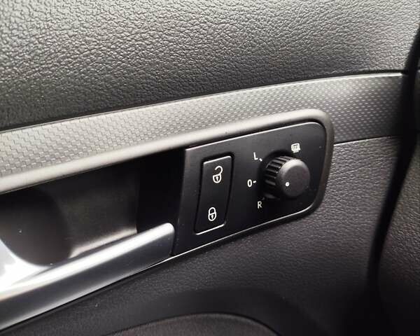 Білий Фольксваген Кадді, об'ємом двигуна 1.6 л та пробігом 237 тис. км за 10999 $, фото 57 на Automoto.ua