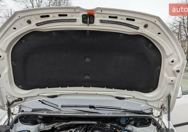 Белый Фольксваген Кадди, объемом двигателя 1.6 л и пробегом 350 тыс. км за 11200 $, фото 45 на Automoto.ua