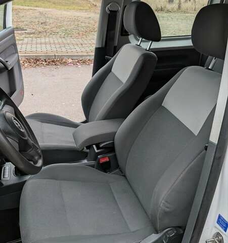 Белый Фольксваген Кадди, объемом двигателя 1.6 л и пробегом 350 тыс. км за 11200 $, фото 32 на Automoto.ua