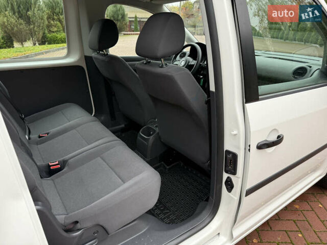 Белый Фольксваген Кадди, объемом двигателя 2 л и пробегом 255 тыс. км за 11500 $, фото 42 на Automoto.ua