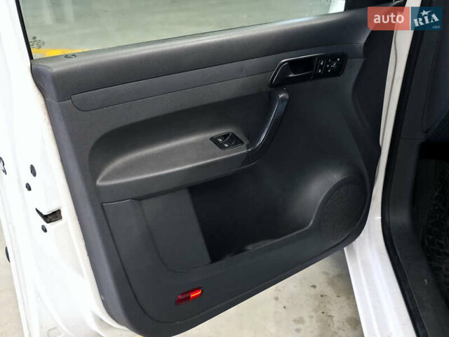 Белый Фольксваген Кадди, объемом двигателя 1.6 л и пробегом 298 тыс. км за 6600 $, фото 11 на Automoto.ua