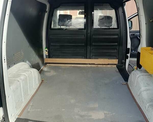 Фольксваген Кадді 2014 у Києві на Automoto.ua Білий Фольксваген Кадді, об'ємом двигуна 1.6 л та пробігом 300 тис. км за 11000 $, фото 9 на Automoto.ua