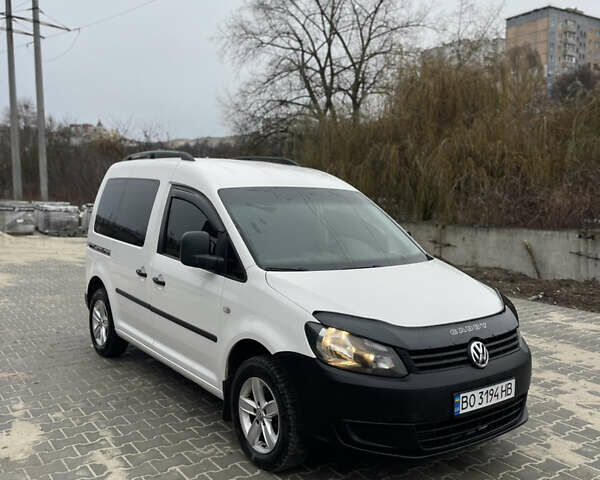 Белый Фольксваген Кадди, объемом двигателя 1.6 л и пробегом 328 тыс. км за 9950 $, фото 51 на Automoto.ua