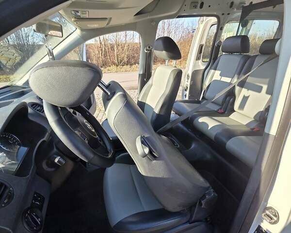 Белый Фольксваген Кадди, объемом двигателя 2 л и пробегом 259 тыс. км за 12500 $, фото 12 на Automoto.ua