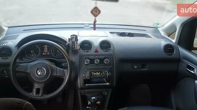 Белый Фольксваген Кадди, объемом двигателя 1.6 л и пробегом 266 тыс. км за 11500 $, фото 3 на Automoto.ua