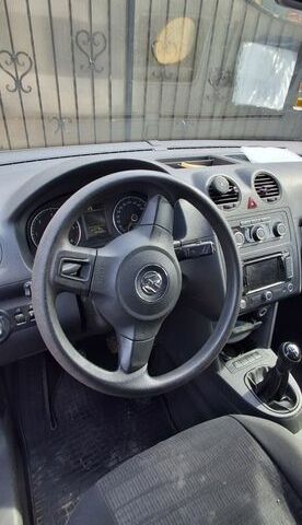 Білий Фольксваген Кадді, об'ємом двигуна 1.6 л та пробігом 283 тис. км за 9200 $, фото 3 на Automoto.ua