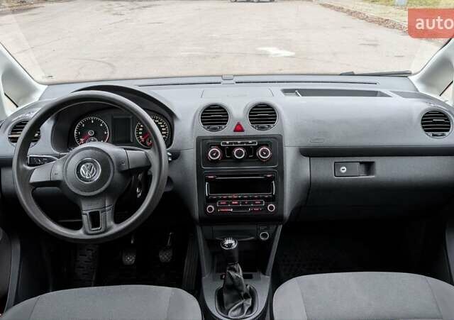 Белый Фольксваген Кадди, объемом двигателя 1.6 л и пробегом 350 тыс. км за 11200 $, фото 29 на Automoto.ua