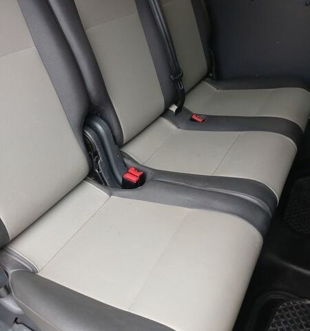 Білий Фольксваген Кадді, об'ємом двигуна 1.6 л та пробігом 251 тис. км за 12000 $, фото 13 на Automoto.ua