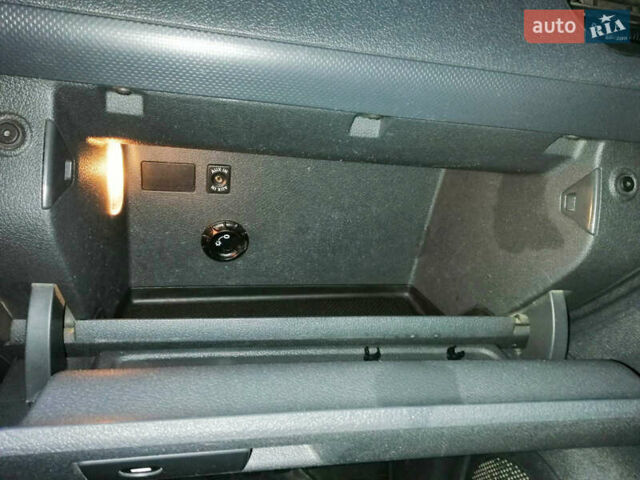 Білий Фольксваген Кадді, об'ємом двигуна 1.6 л та пробігом 323 тис. км за 8300 $, фото 18 на Automoto.ua