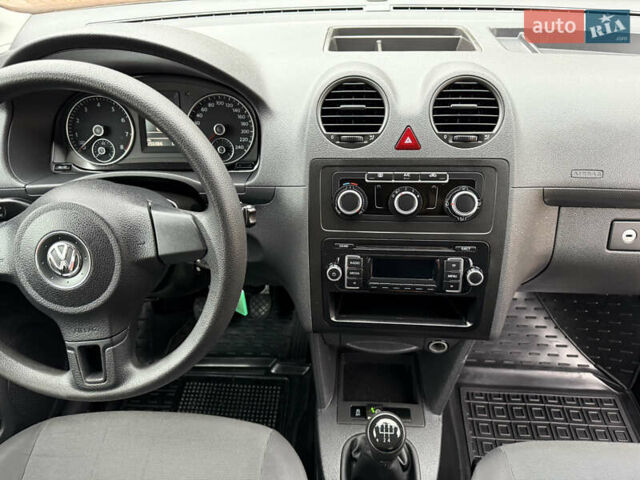 Белый Фольксваген Кадди, объемом двигателя 2 л и пробегом 255 тыс. км за 11500 $, фото 3 на Automoto.ua