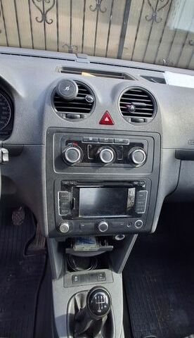 Білий Фольксваген Кадді, об'ємом двигуна 1.6 л та пробігом 283 тис. км за 9200 $, фото 5 на Automoto.ua