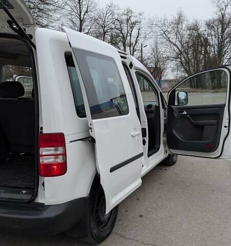 Белый Фольксваген Кадди, объемом двигателя 1.6 л и пробегом 350 тыс. км за 11200 $, фото 9 на Automoto.ua