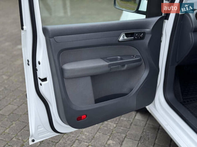 Белый Фольксваген Кадди, объемом двигателя 1.6 л и пробегом 227 тыс. км за 11500 $, фото 14 на Automoto.ua