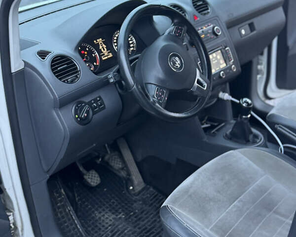 Белый Фольксваген Кадди, объемом двигателя 1.6 л и пробегом 418 тыс. км за 9900 $, фото 10 на Automoto.ua