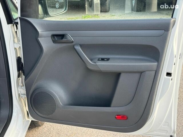 Белый Фольксваген Кадди, объемом двигателя 1.6 л и пробегом 220 тыс. км за 11890 $, фото 24 на Automoto.ua