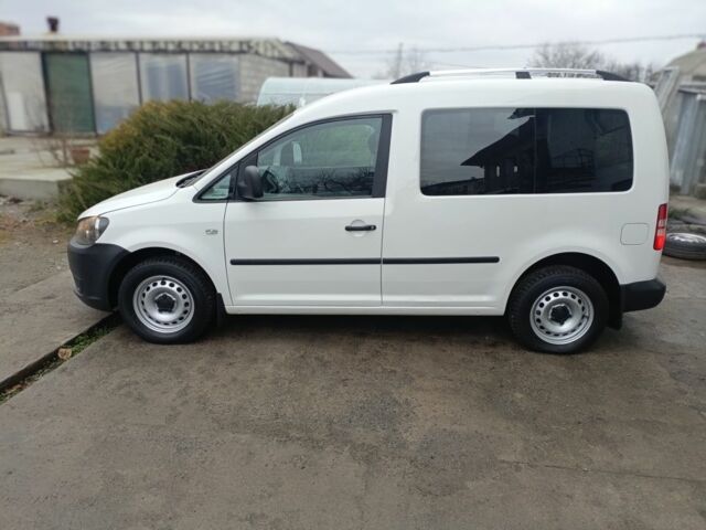 Белый Фольксваген Кадди, объемом двигателя 1.6 л и пробегом 265 тыс. км за 9500 $, фото 2 на Automoto.ua